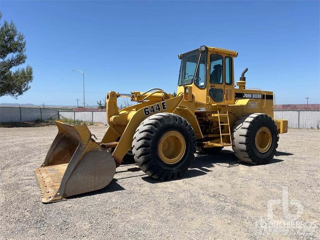 John Deere 644E Колесни товарачи
