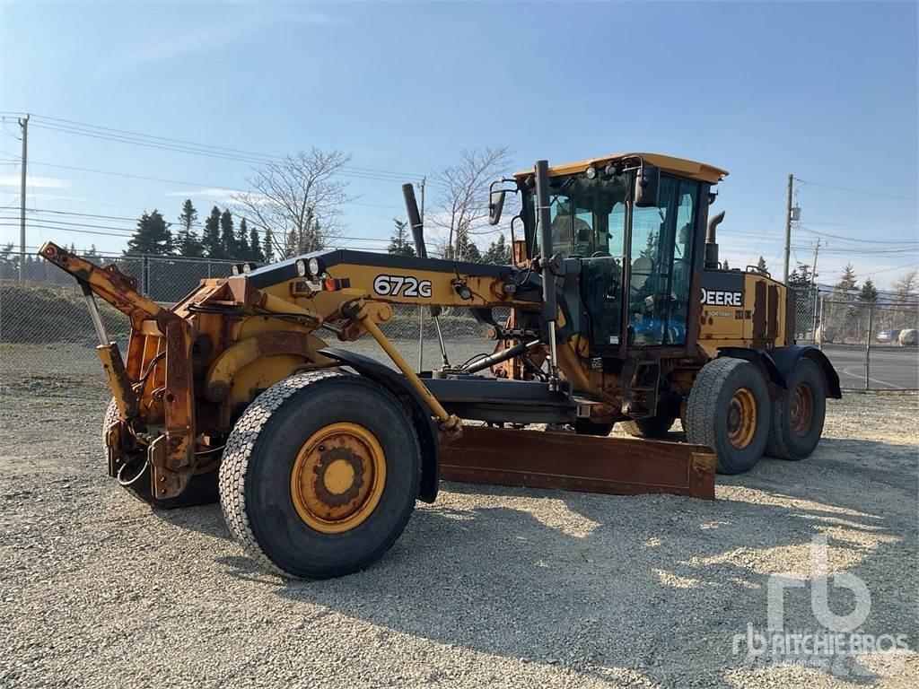 John Deere 672G Грейдери