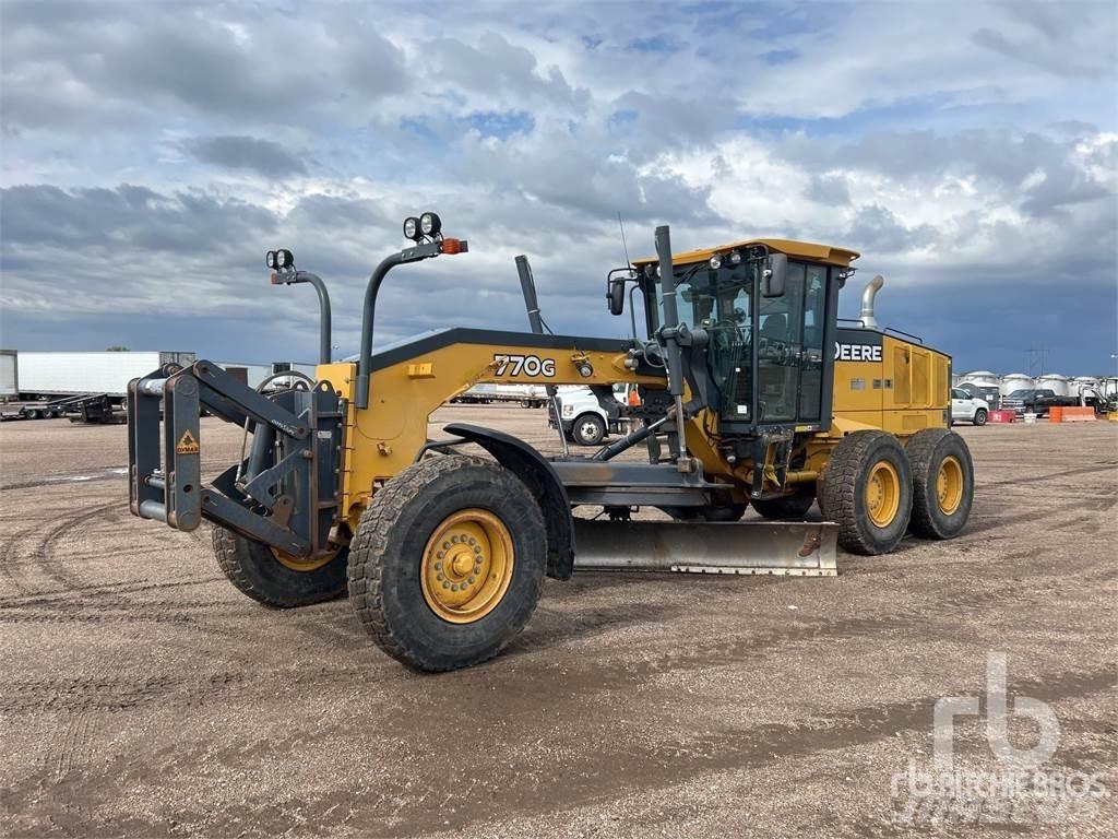 John Deere 770G Грейдери