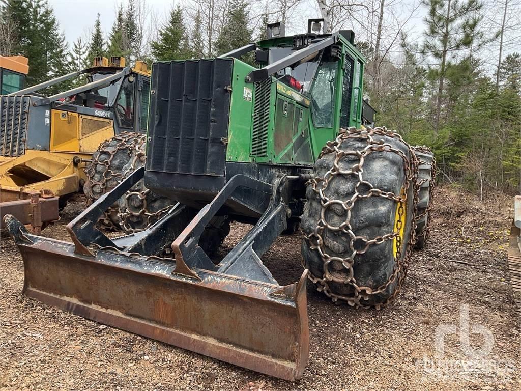 John Deere 848H Скидери
