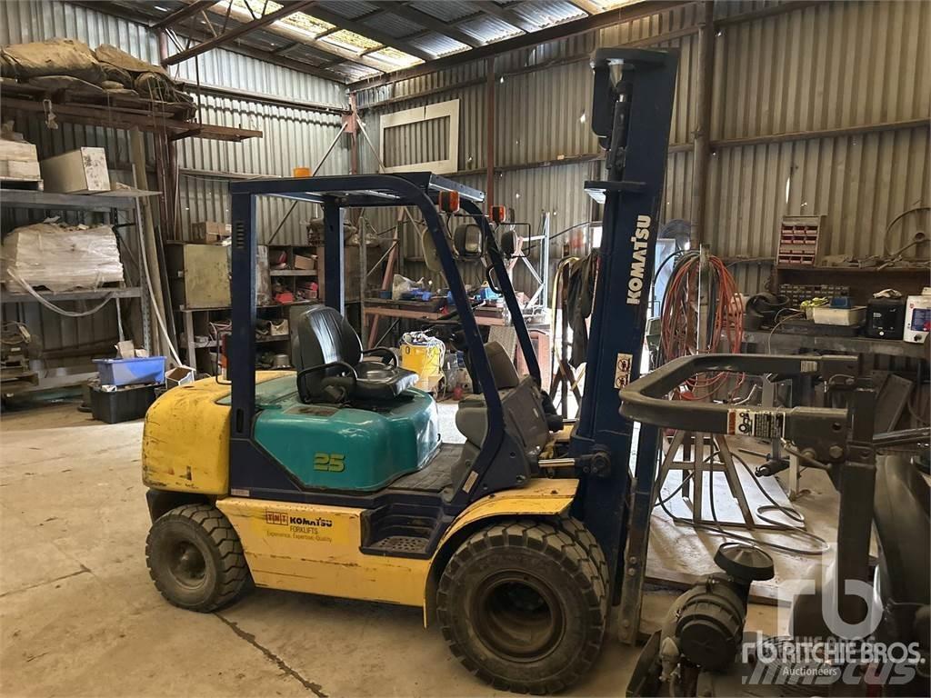 Komatsu FG25T12 Дизелови камиони