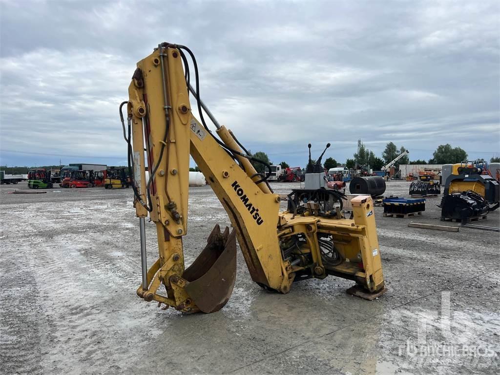 Komatsu Gear Товарачи със заден ескаватор