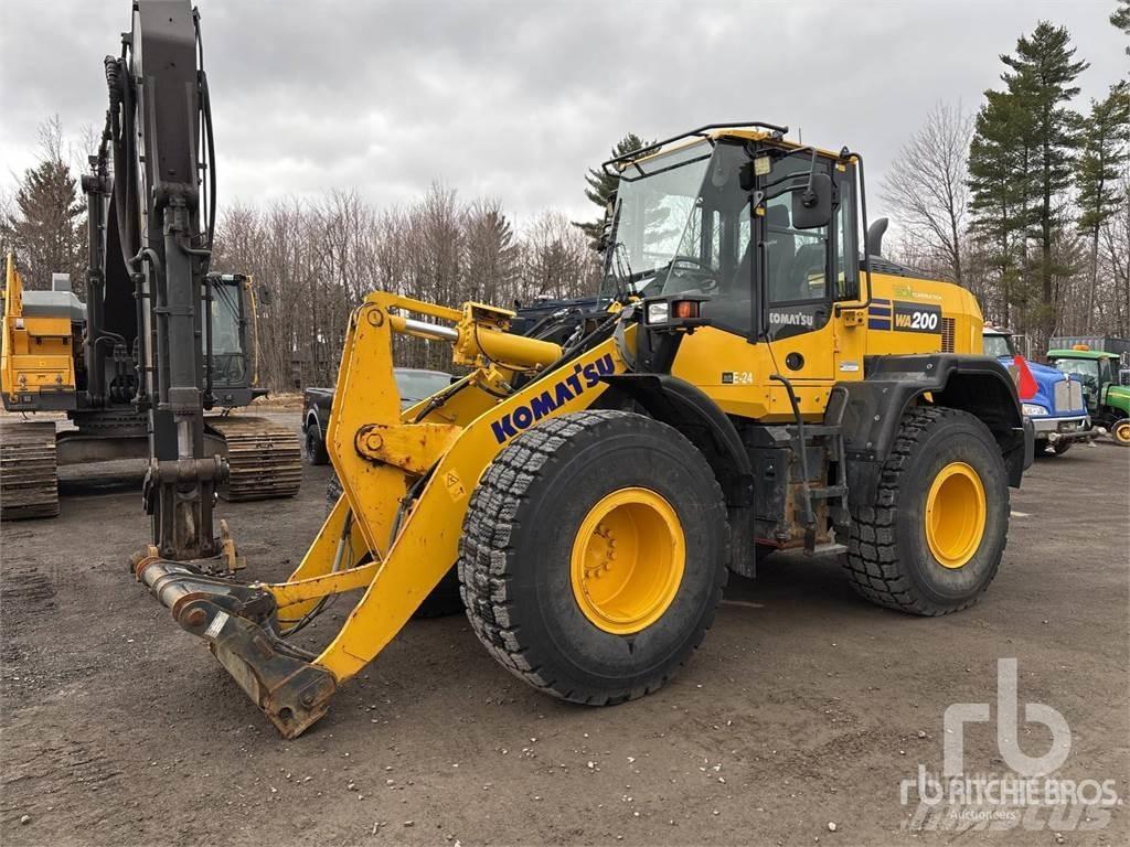 Komatsu WA200-8 Колесни товарачи