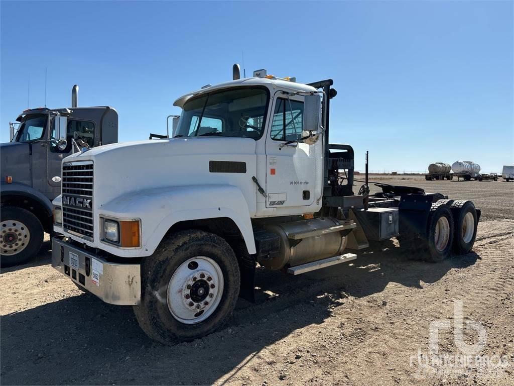 Mack CH613 Бордови камион / автолебедка