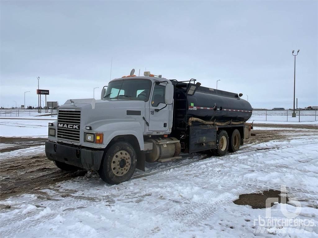 Mack CHN613 Цистерни за вода
