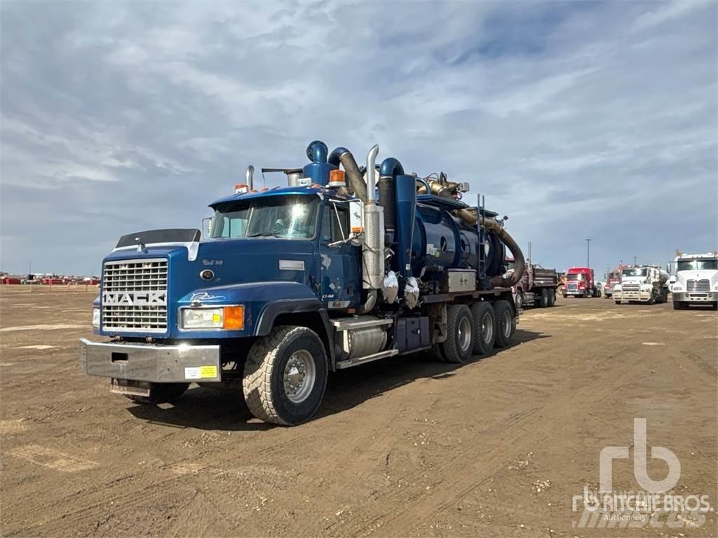 Mack CL713 Комби / вакуум камиони
