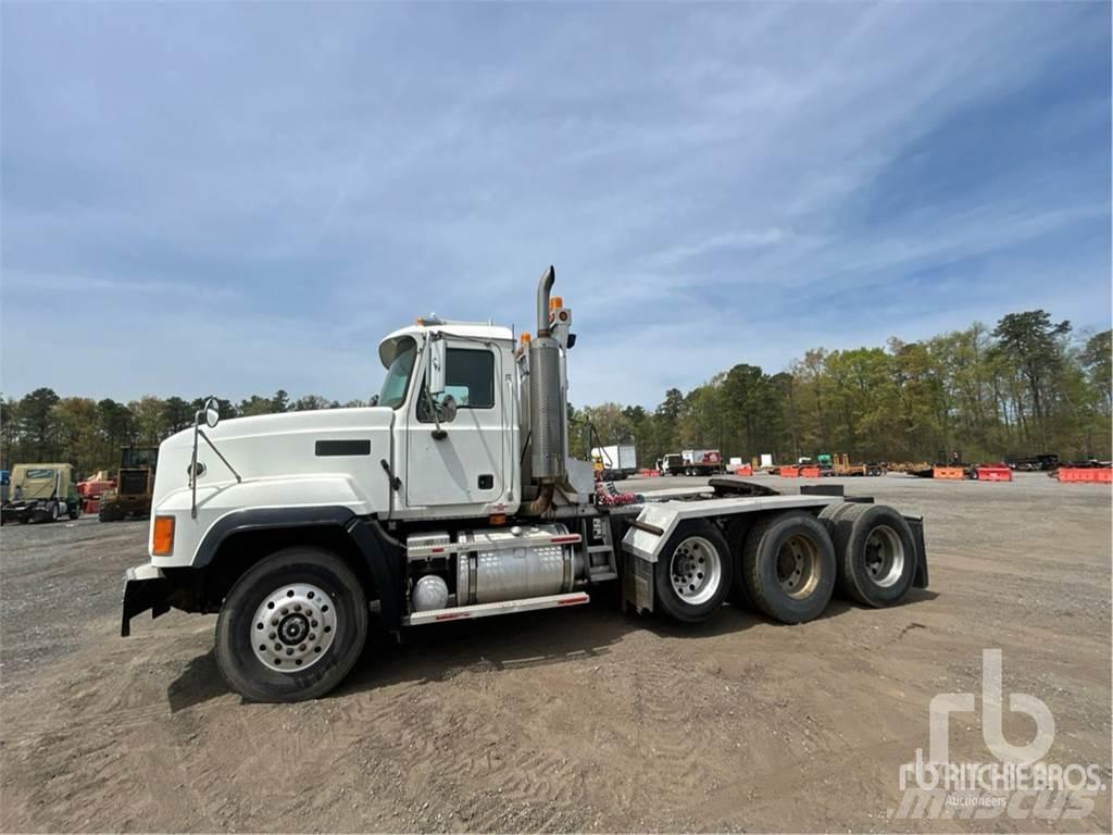 Mack CL733 Влекачи