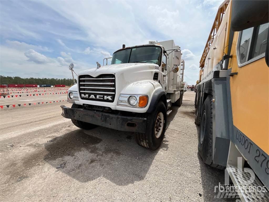 Mack CV713 Общински/универсални превозни средства
