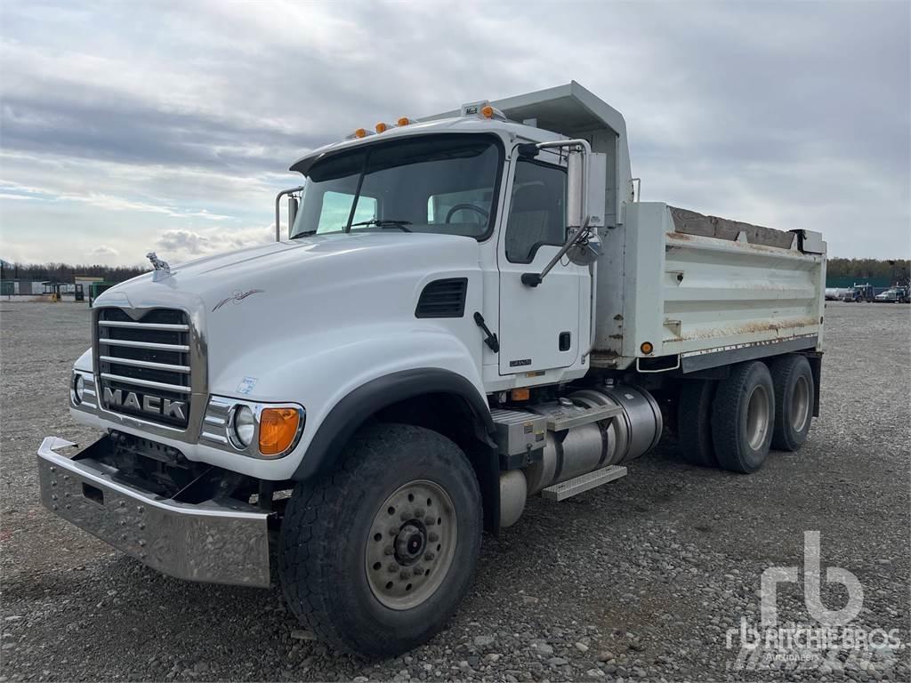 Mack CV713 Самосвал