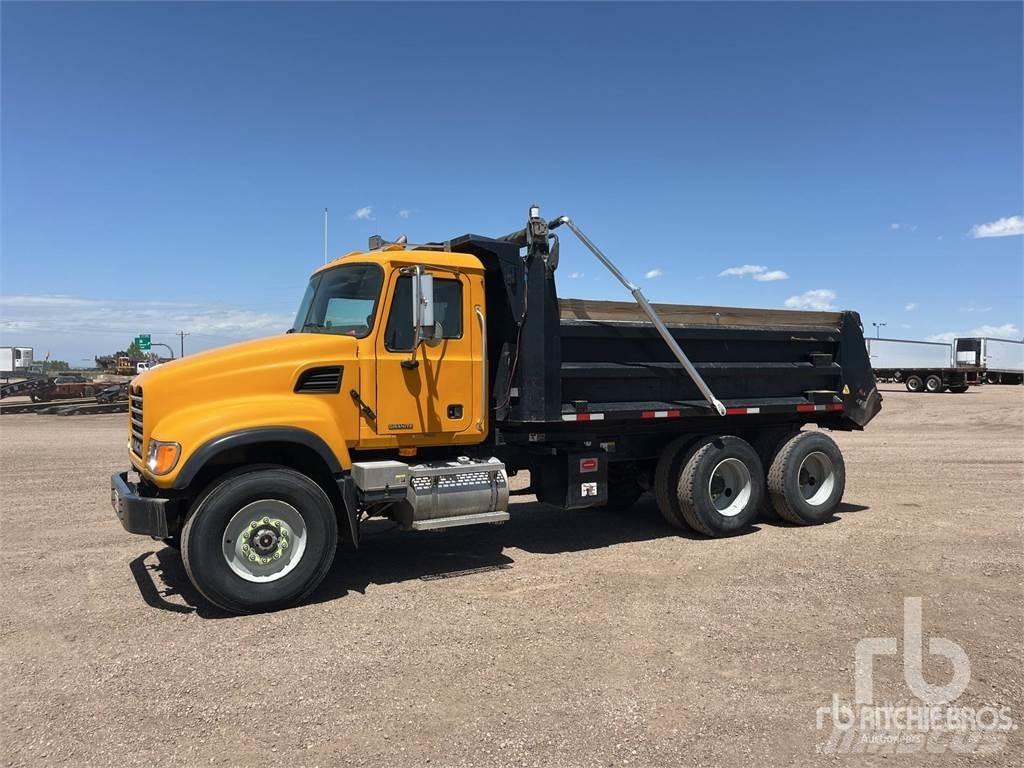 Mack CV713 Самосвал