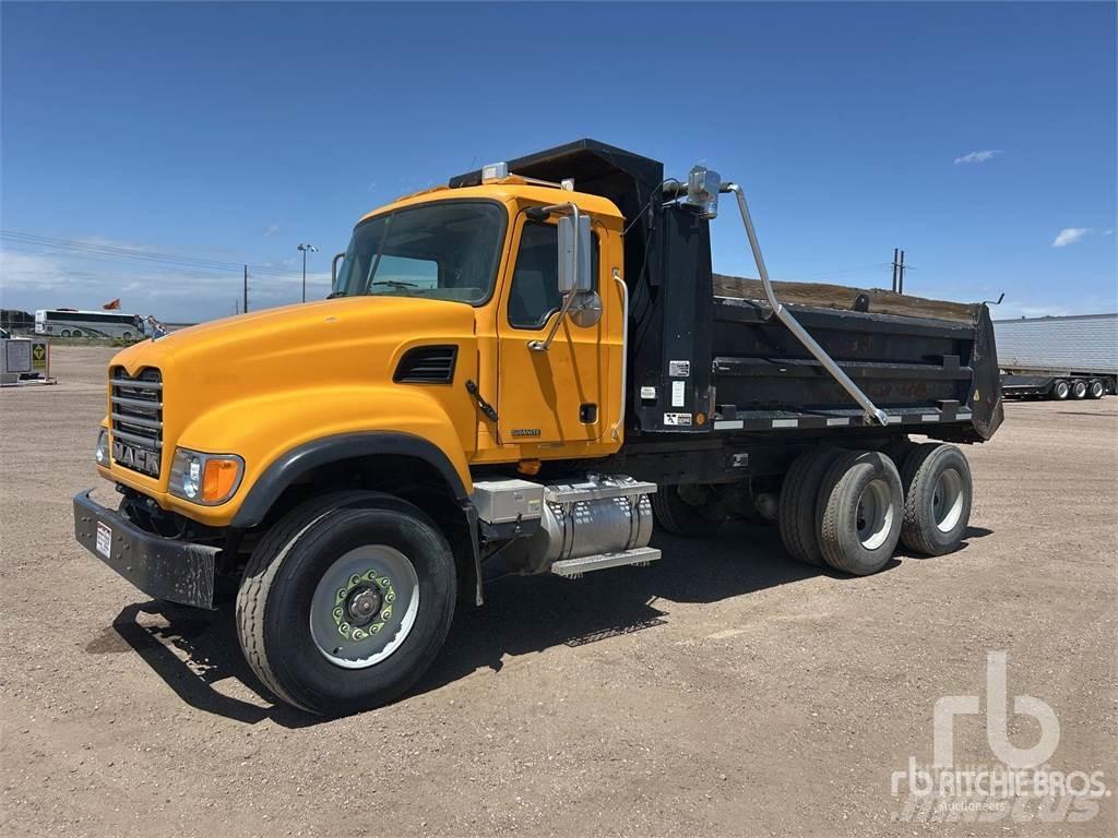 Mack CV713 Самосвал