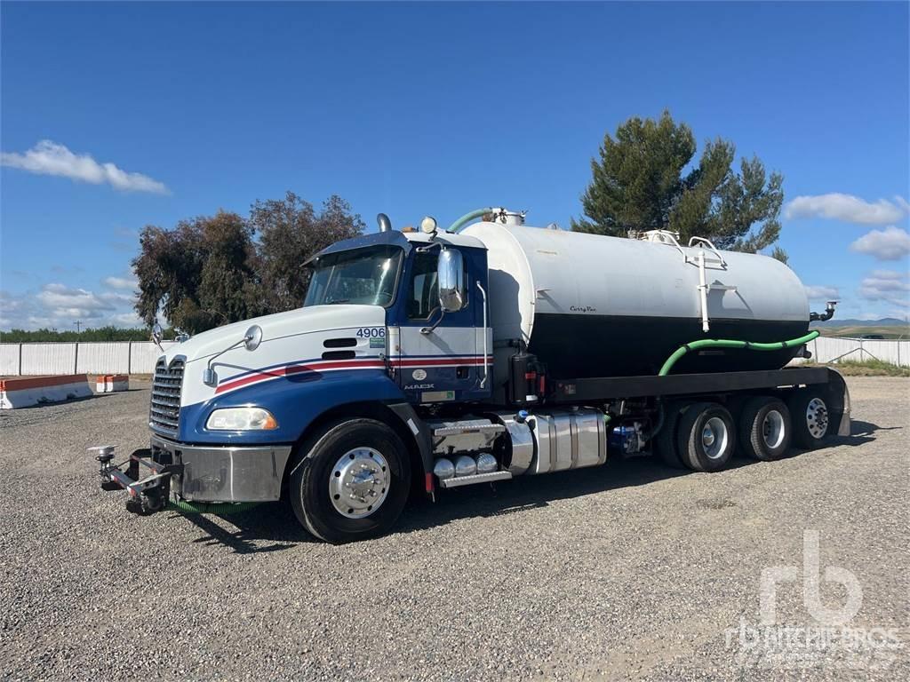Mack CX613 Цистерни за вода
