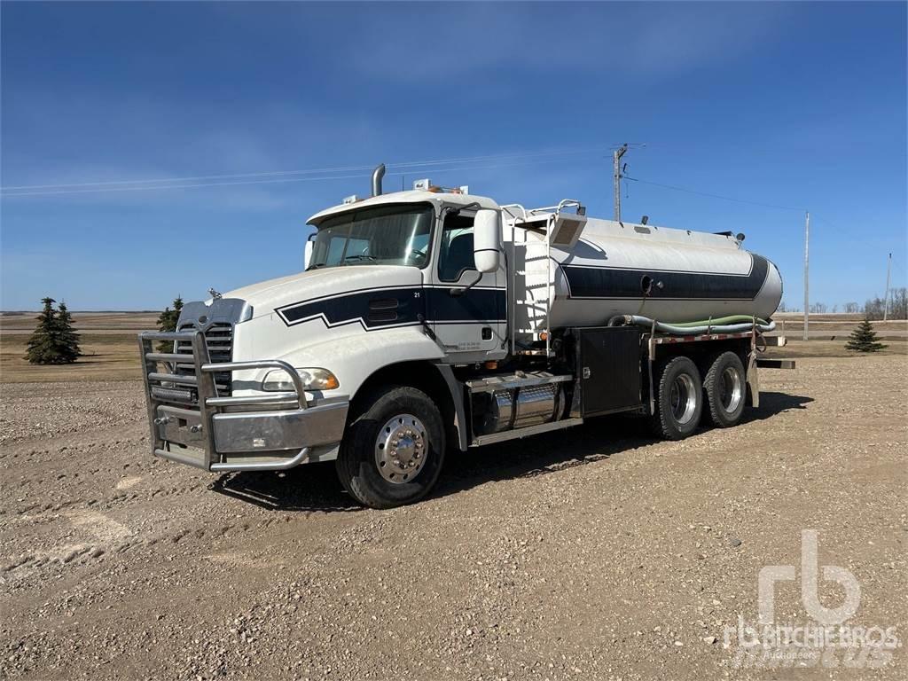 Mack CX613 Цистерни за вода
