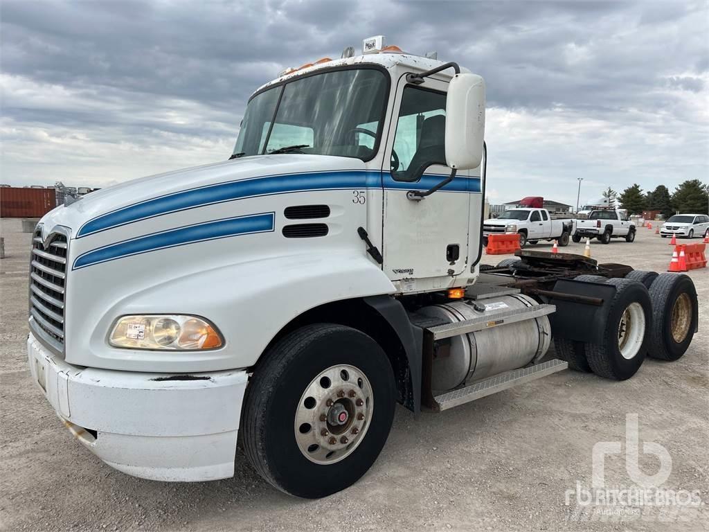 Mack CXN613 Влекачи