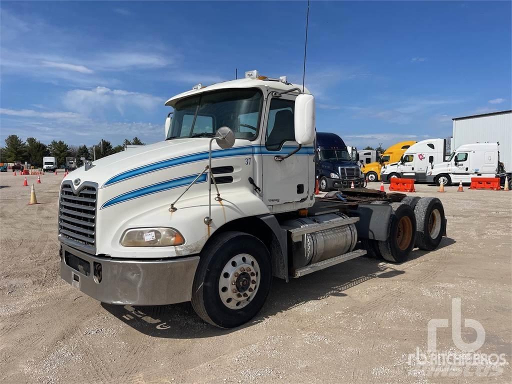 Mack CXN613 Влекачи