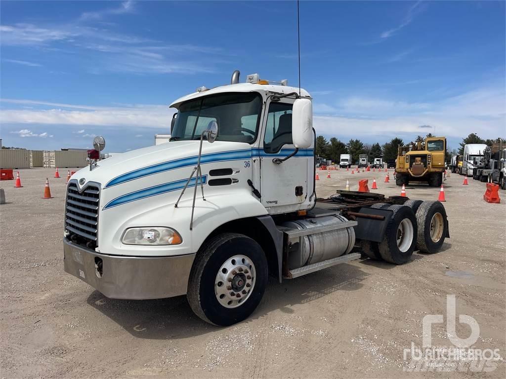 Mack CXN613 Влекачи