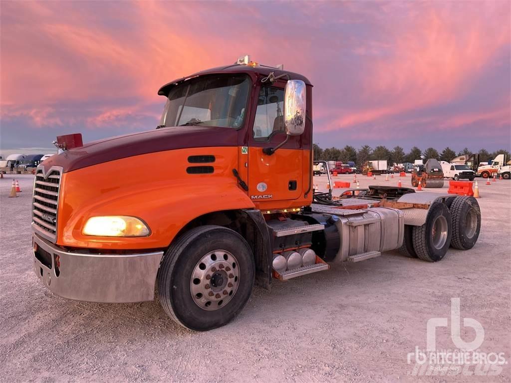 Mack CXU613 Влекачи