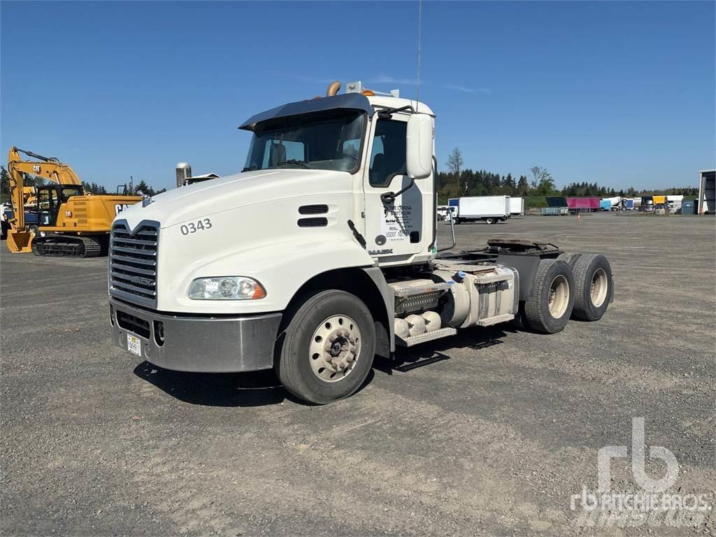 Mack CXU613 Влекачи