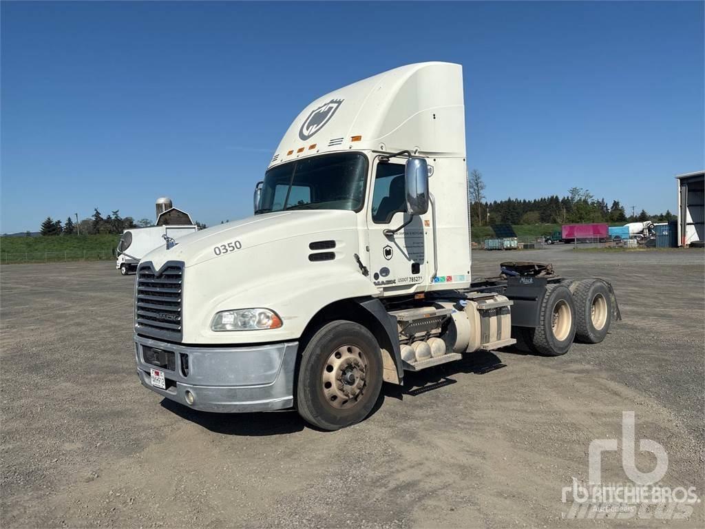 Mack CXU613 Влекачи