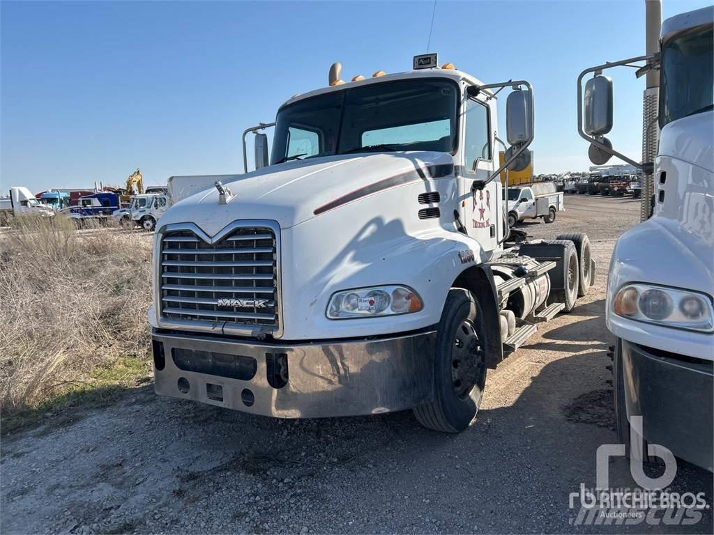 Mack CXU613 Влекачи
