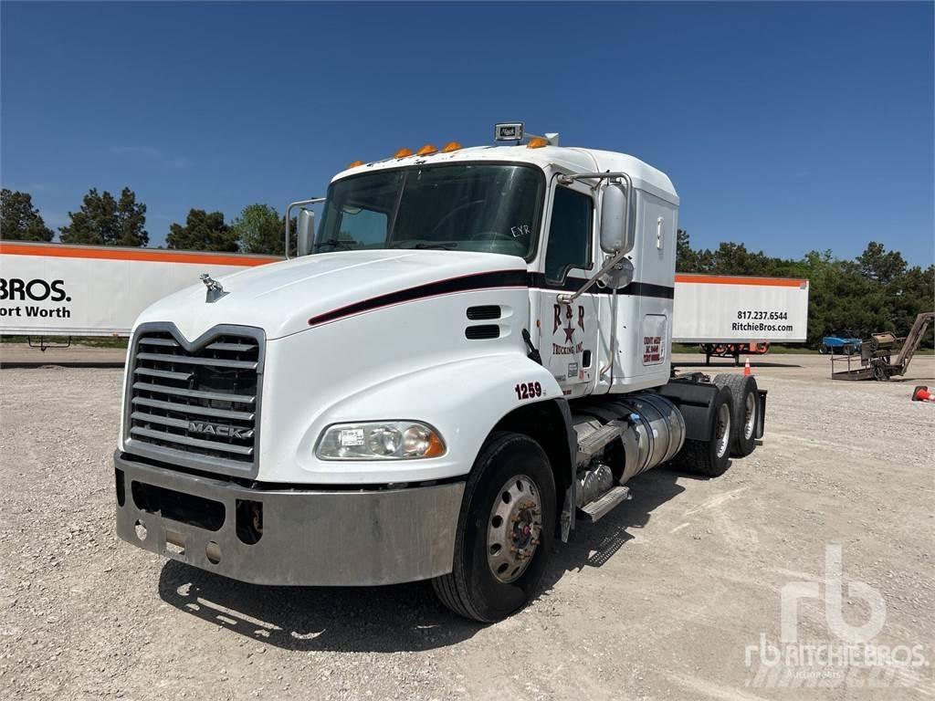 Mack CXU613 Влекачи