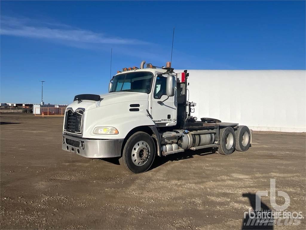 Mack CXU613 Влекачи