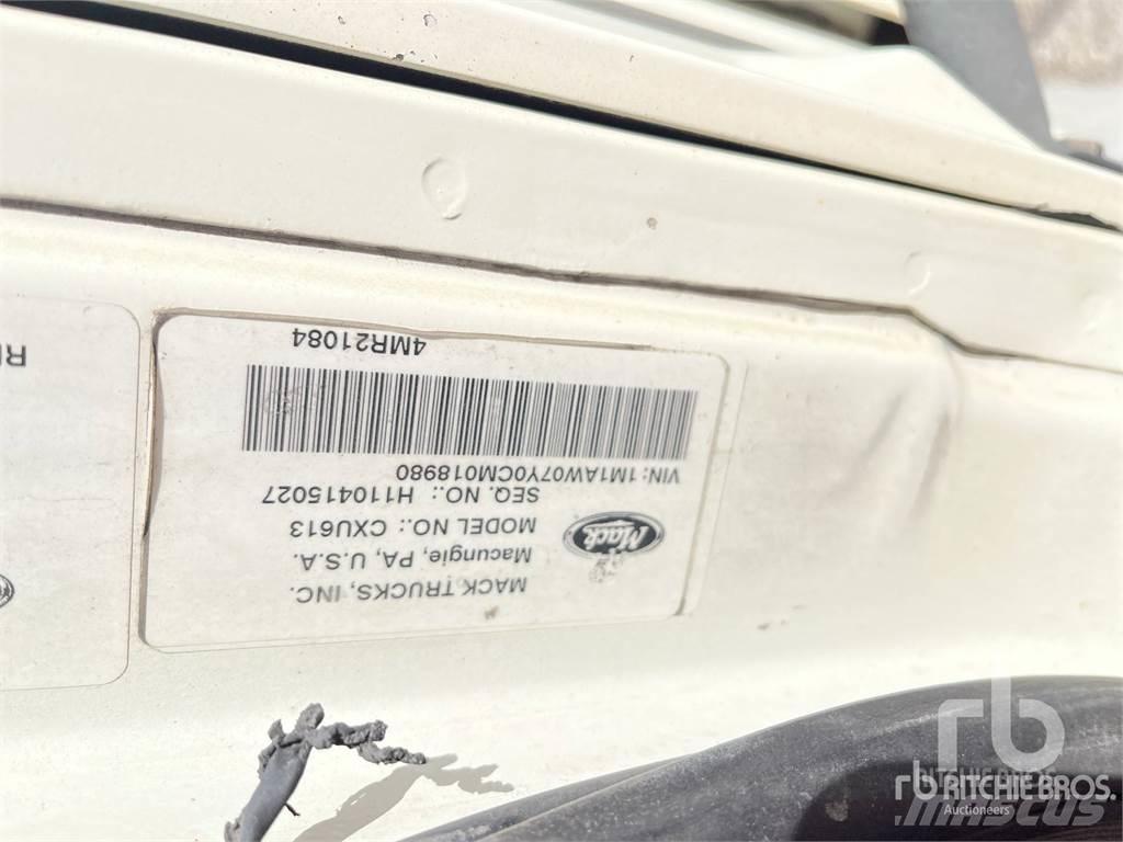 Mack CXU613 Влекачи