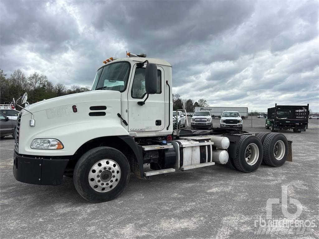 Mack CXU613 Влекачи