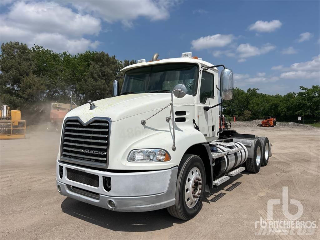 Mack CXU613 Влекачи