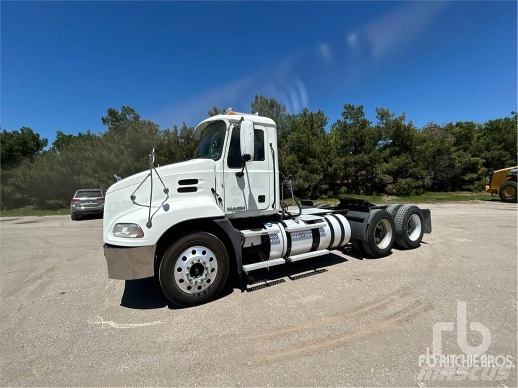 Mack CXU613 Влекачи