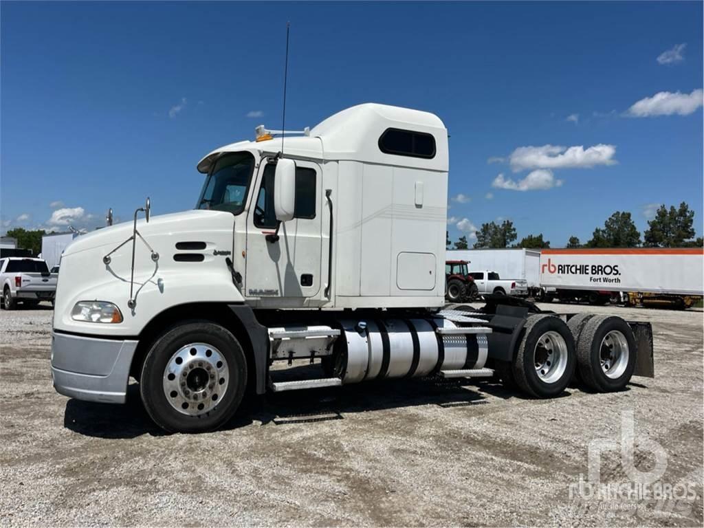 Mack CXU613 Влекачи