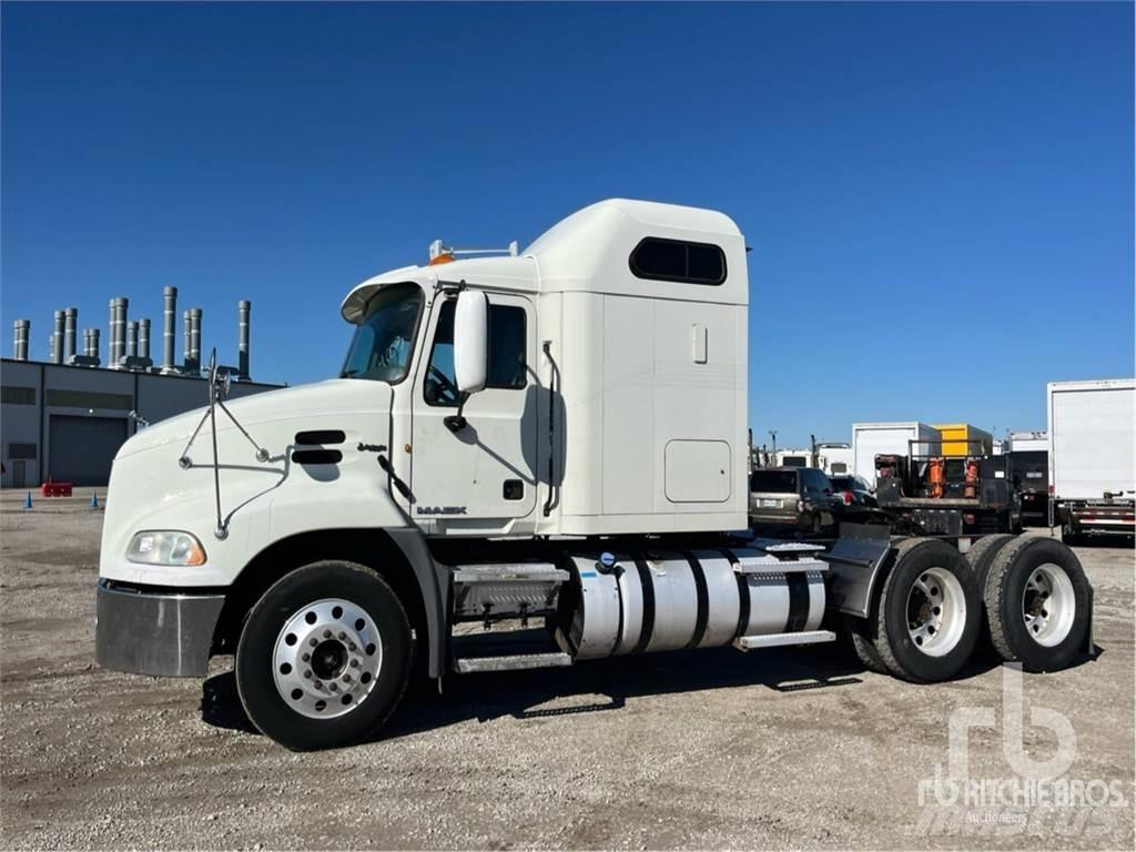 Mack CXU613 Влекачи