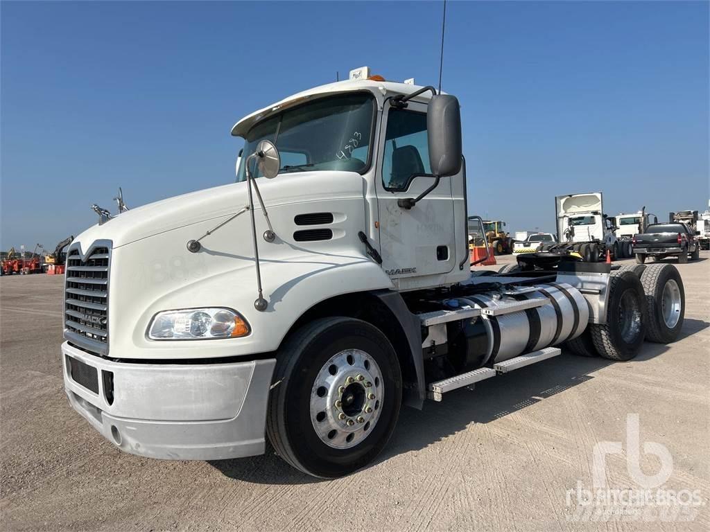 Mack CXU613 Влекачи