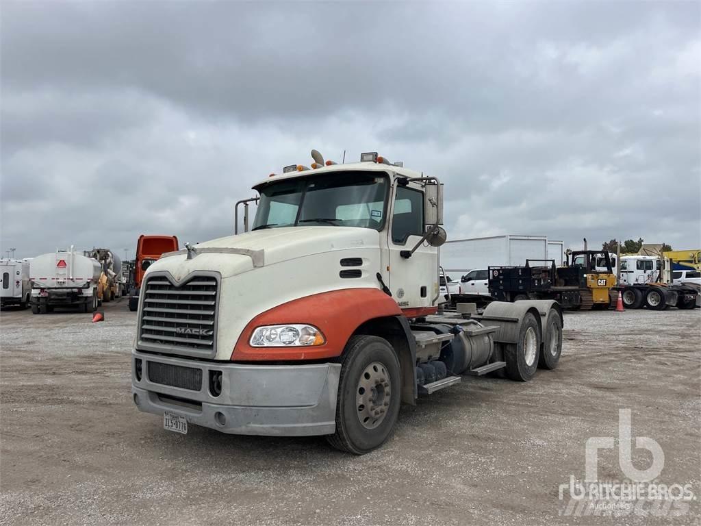 Mack CXU613 Влекачи