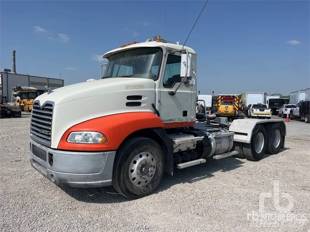 Mack CXU613 Влекачи