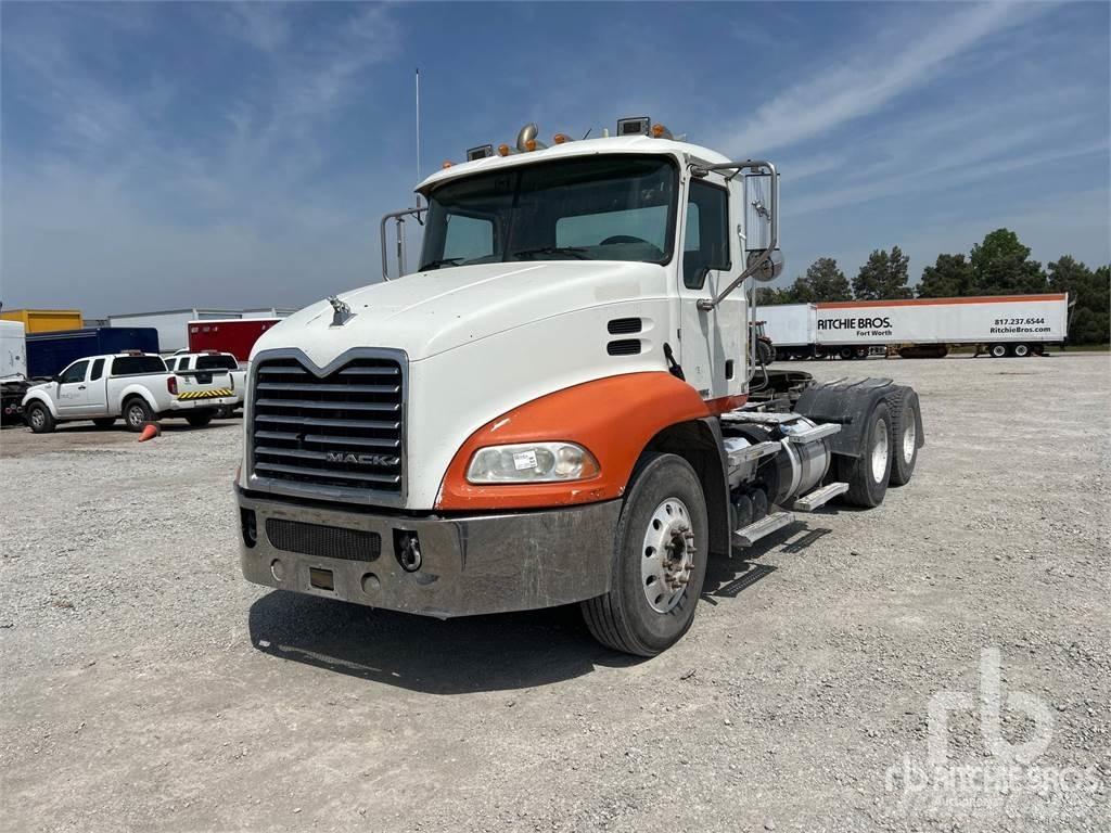 Mack CXU613 Влекачи