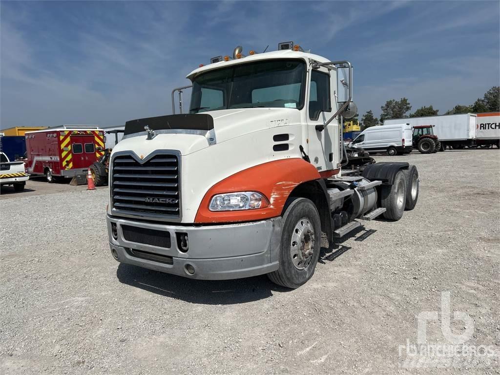 Mack CXU613 Влекачи