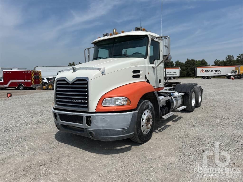 Mack CXU613 Влекачи