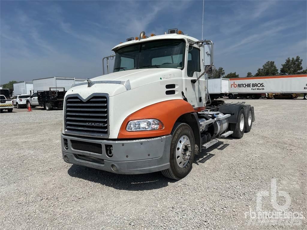 Mack CXU613 Влекачи