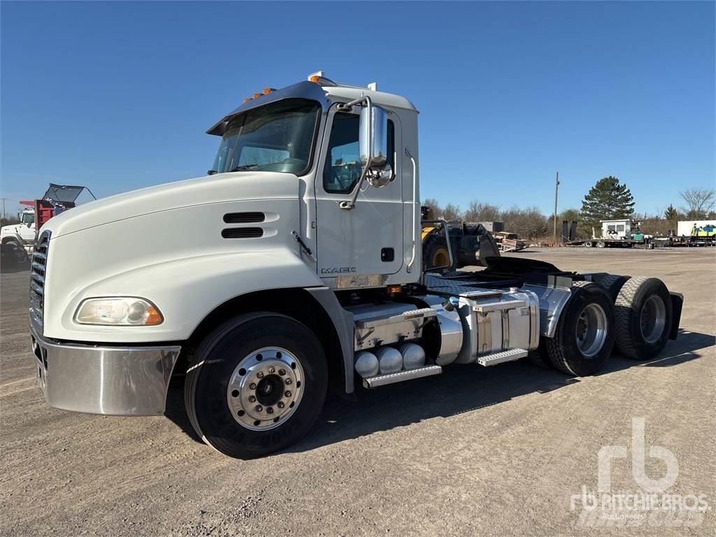Mack CXU613 Влекачи