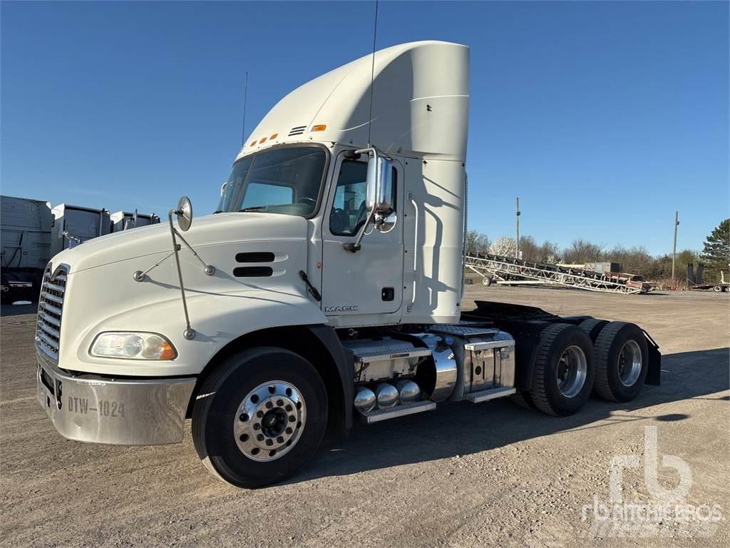 Mack CXU613 Влекачи