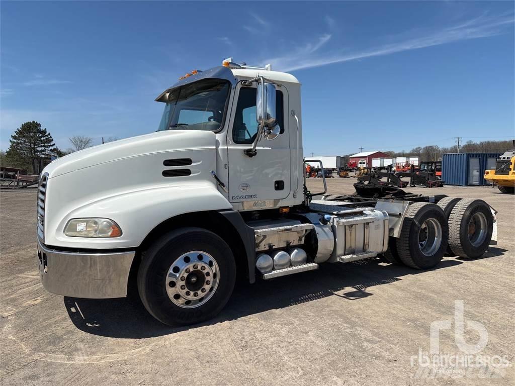 Mack CXU613 Влекачи
