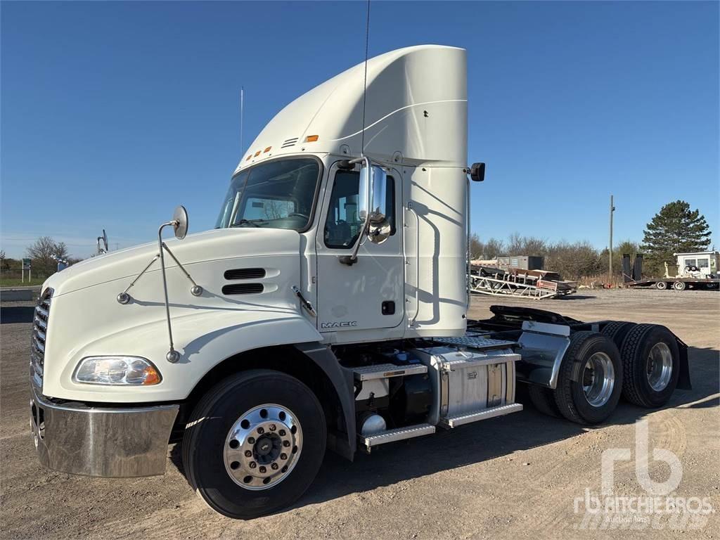 Mack CXU613 Влекачи