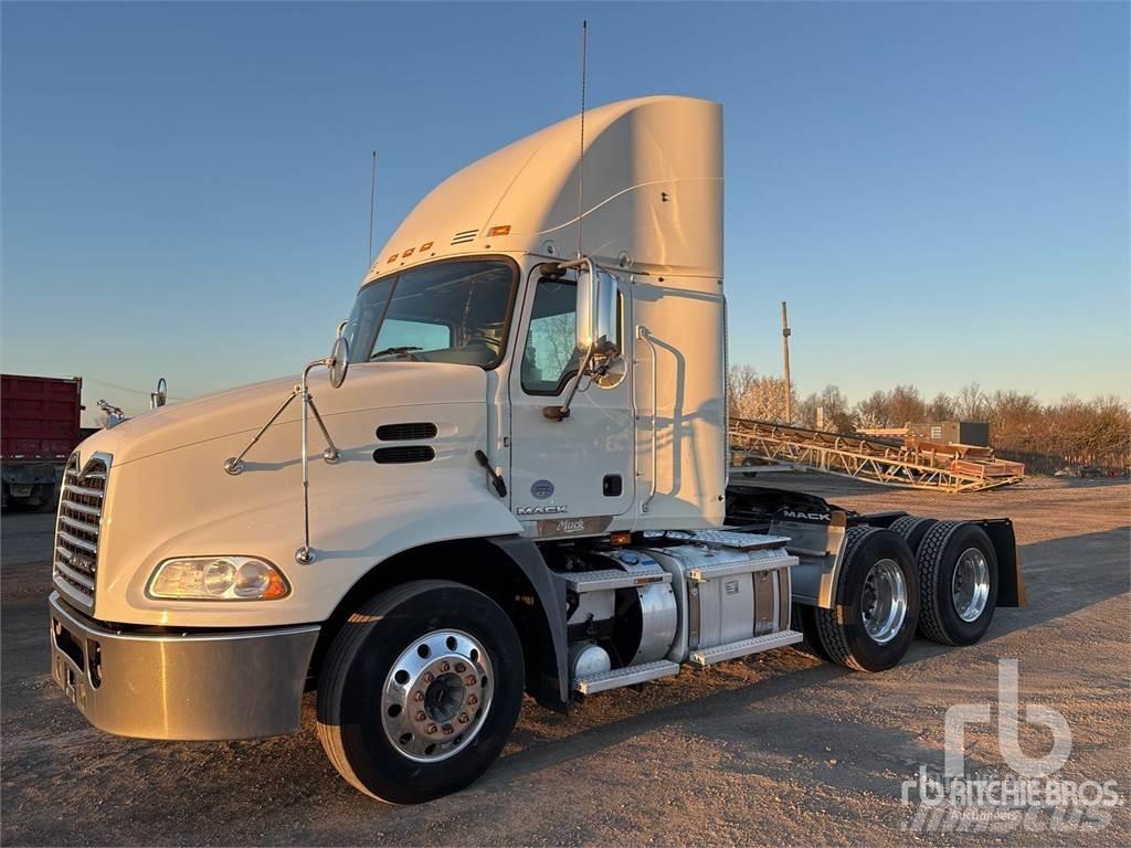 Mack CXU613 Влекачи