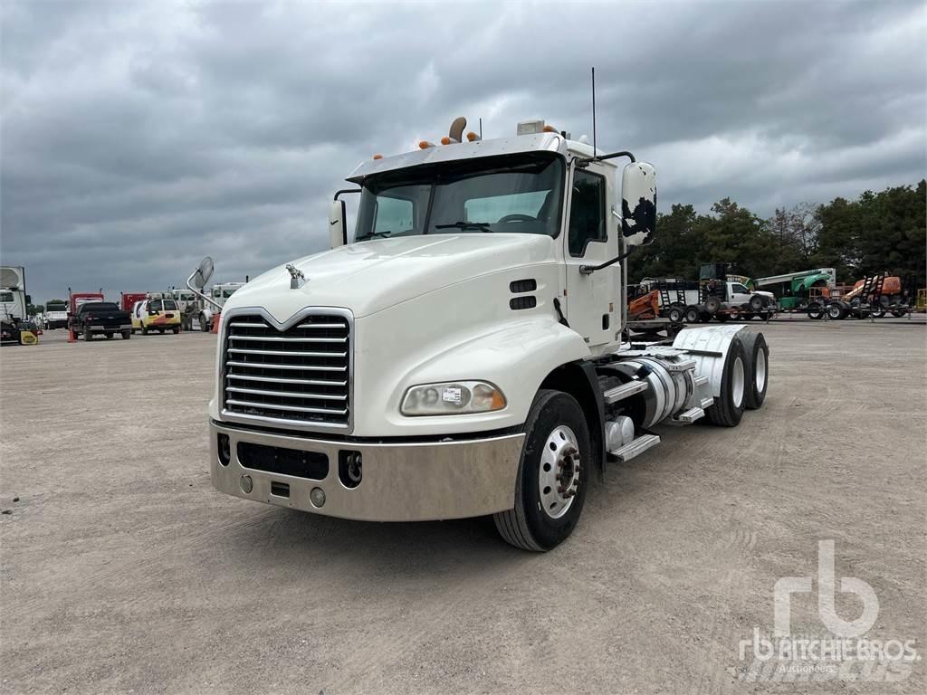 Mack CXU613 Влекачи