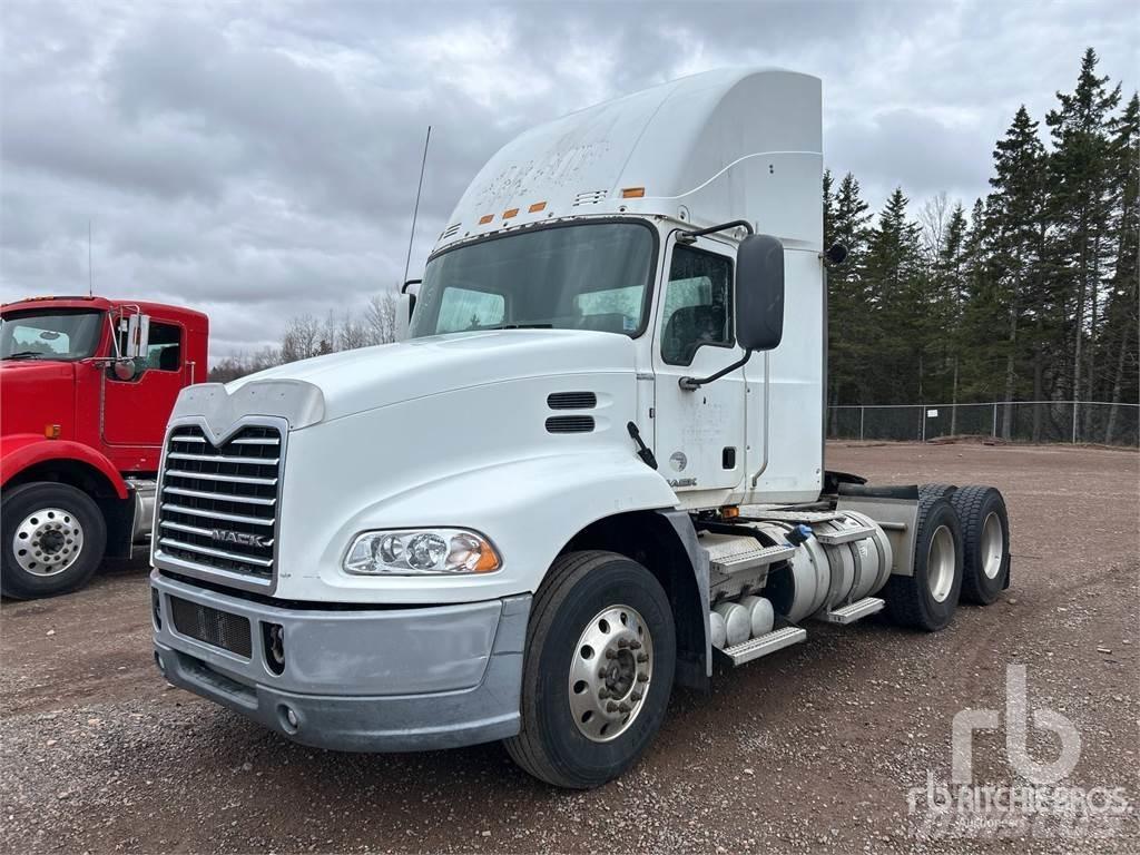 Mack CXU613 Влекачи