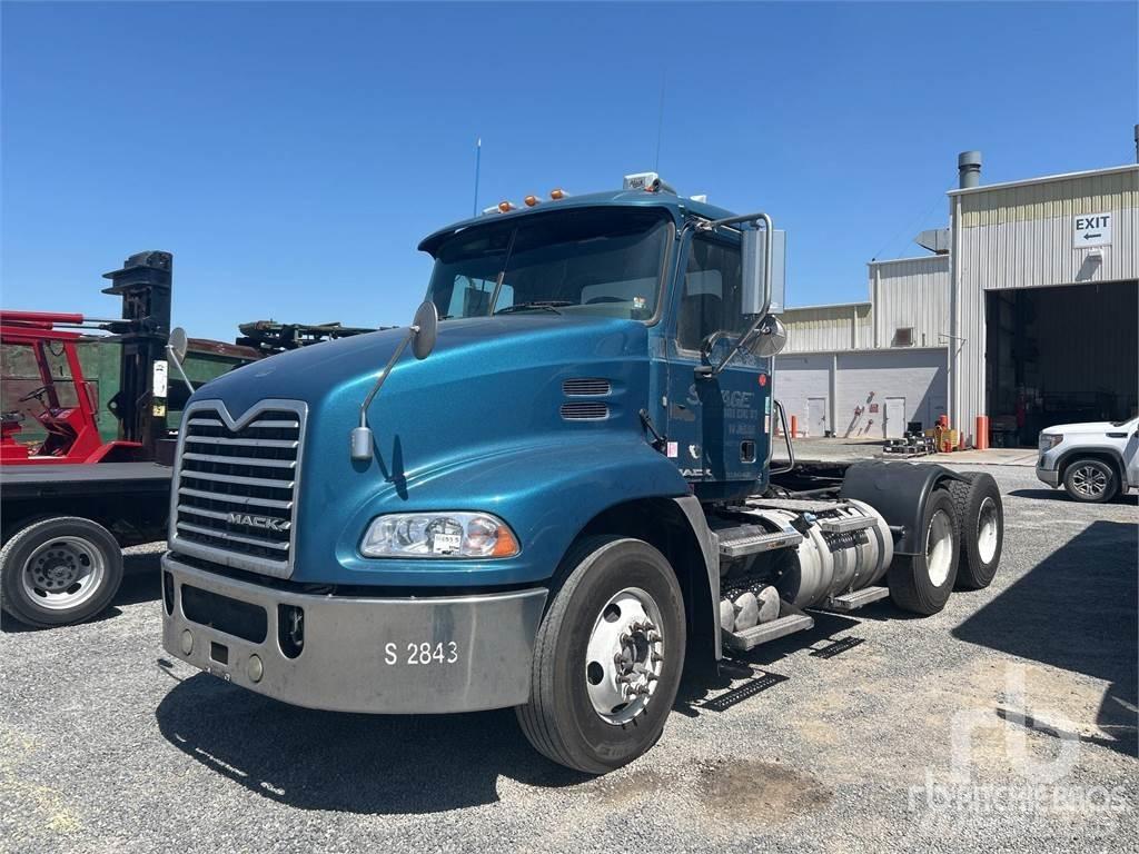 Mack CXU613 Влекачи