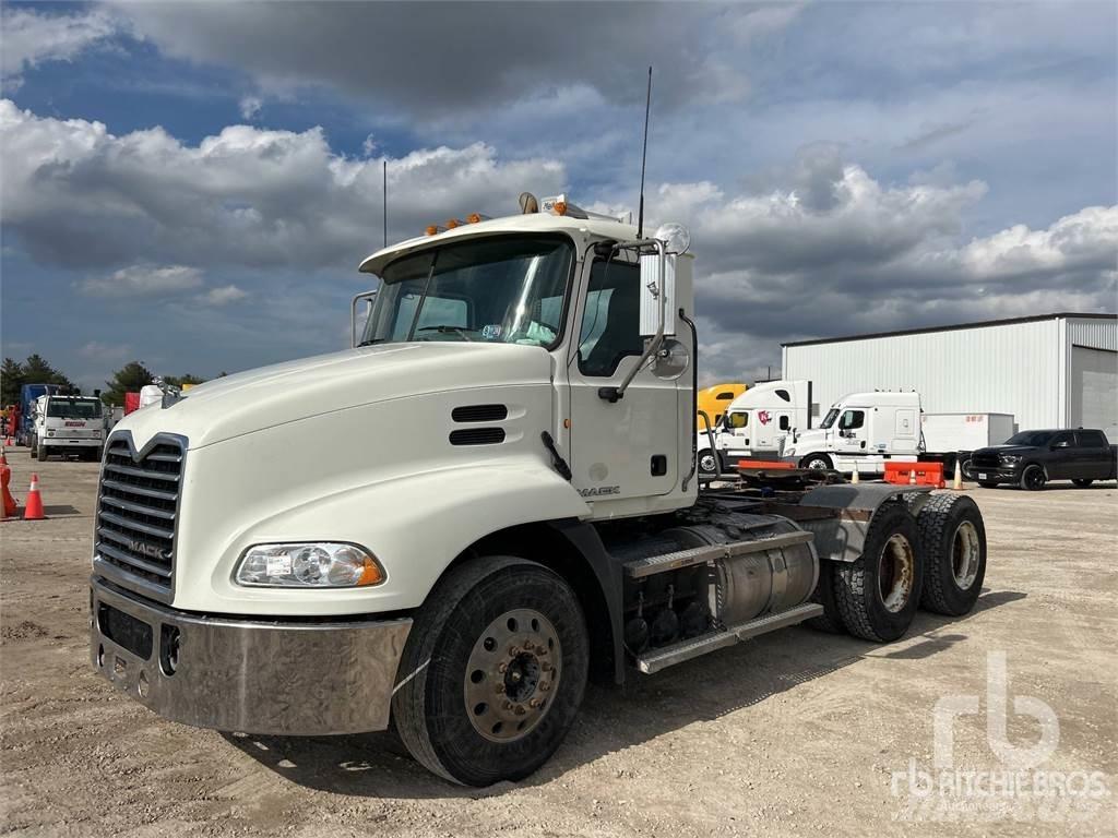 Mack CXU613 Влекачи
