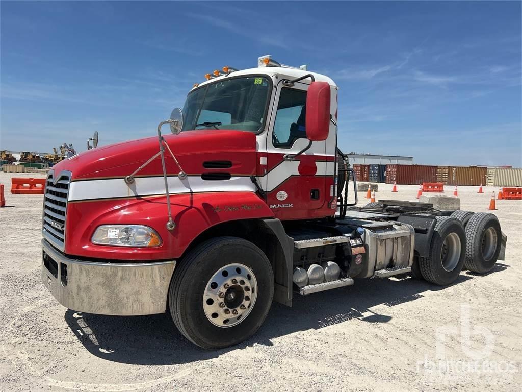 Mack CXU613 Влекачи