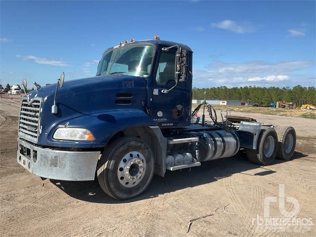 Mack CXU613 Влекачи